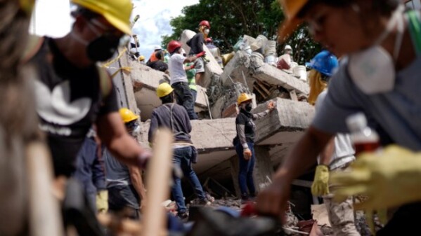 Réplicas complican rescate tras terremoto en Colombia