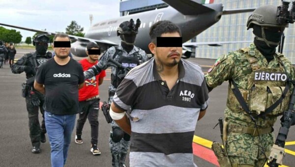 Trasladan a CDMX a nueve presuntos integrantes del CJNG detenidos en Michoacán