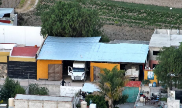 Marina asegura ocho pipas de gas LP en una bodega de Puebla