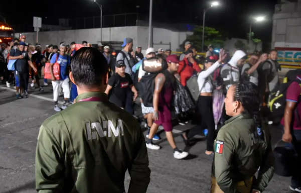 Caravana migrante avanza por Chiapas y llega a Escuintla