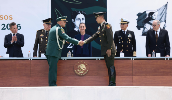 Sheinbaum encabeza graduación de más de 8 mil militares