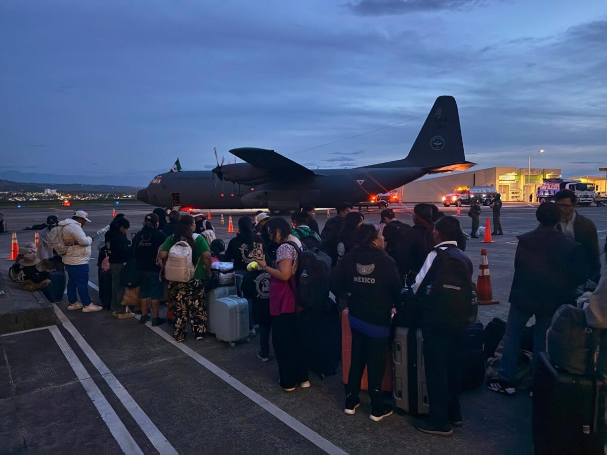 México repatria a 36 mexicanos tras sismo en Colombia