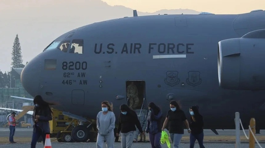 EEUU localizará en el extranjero a migrantes deportados para cobrarles multas pendientes