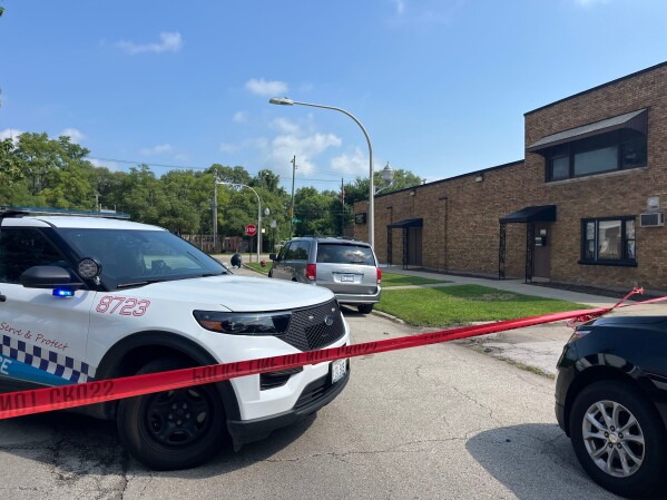 Autoridades de Chicago hallan más de 50 cadáveres en descomposición en una funeraria
