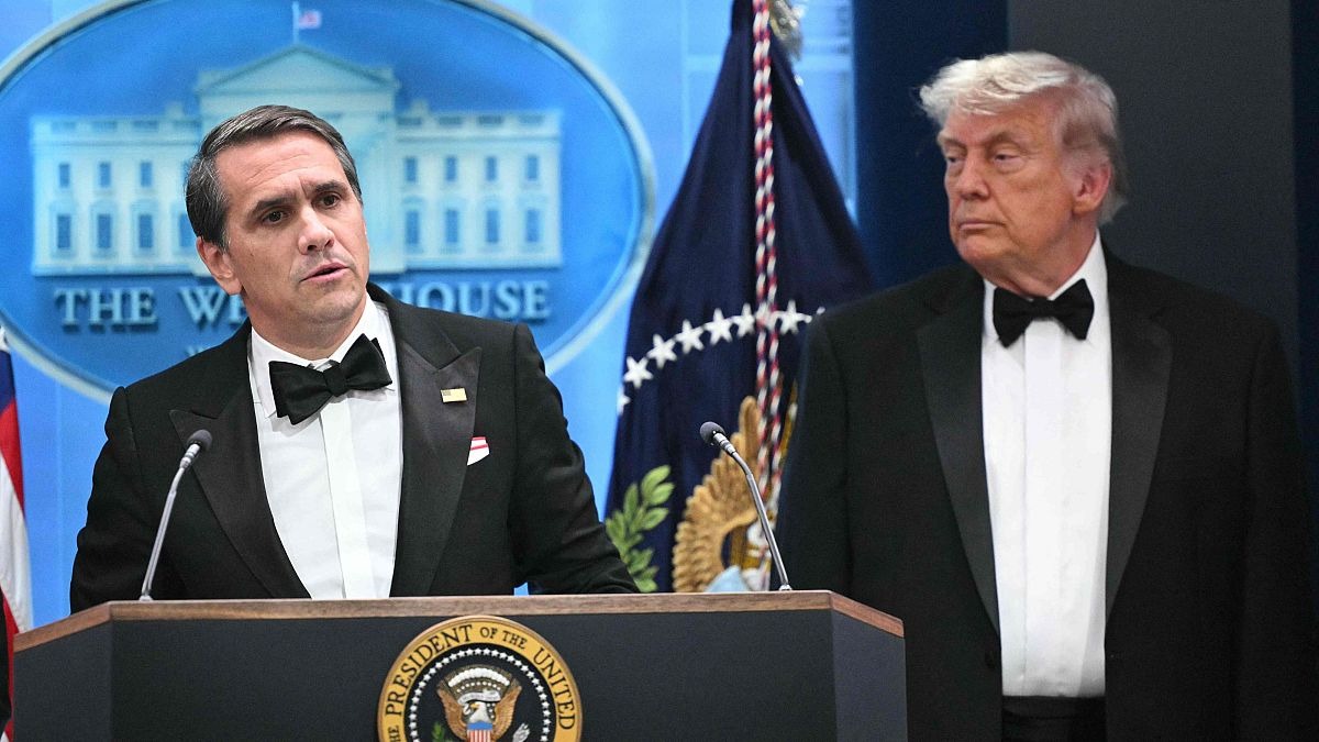 Senado confirma a Todd Blanche, exabogado de Trump, como nuevo fiscal general de EU
