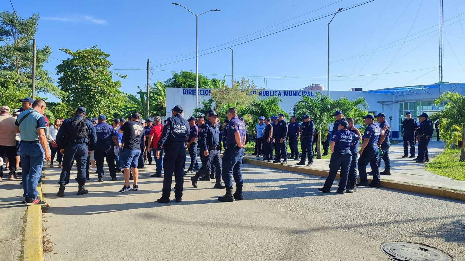 Ayuntamiento de Nacajuca atiende reclamo de policías por seguro de vida