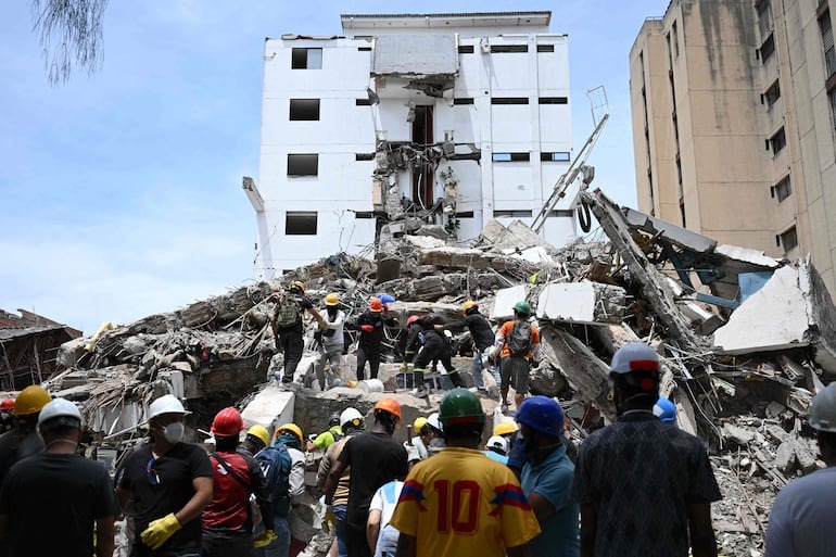 El Gobierno colombiano confirma al menos 239 muertos y 3.755 heridos por el terremoto