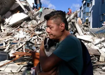 Asciende a más de 250 la cifra de muertos por sismo de 7.4 en Colombia