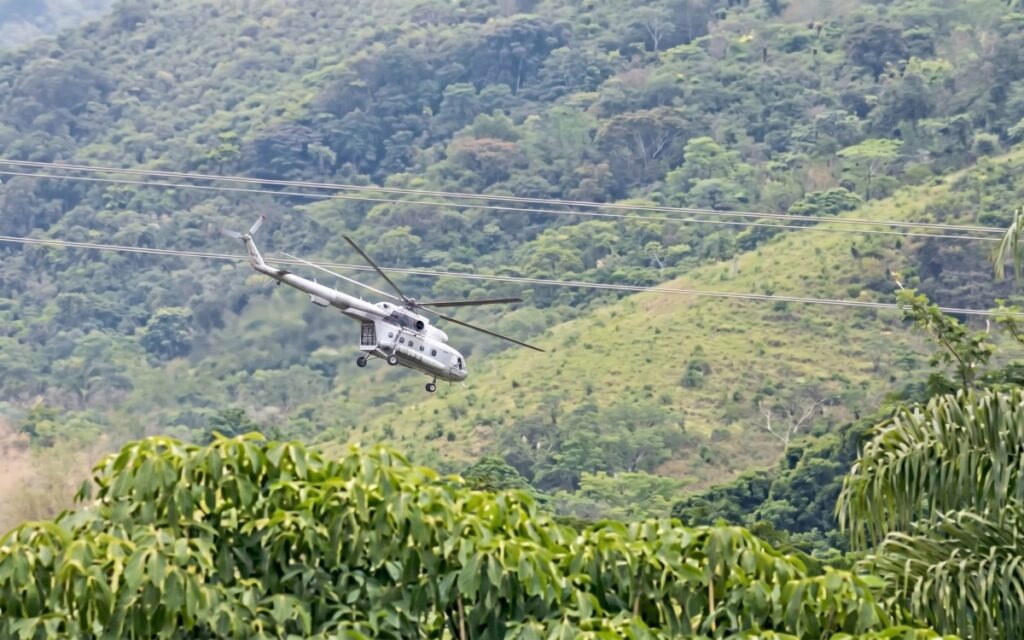 Helicóptero de la Marina realiza aterrizaje de emergencia en Jalisco; hay tres heridos