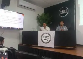 FGE detiene a ocho; indaga vínculo con quema de vehículos