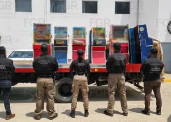 FGR asegura 12 tragamonedas durante cateo en Centro