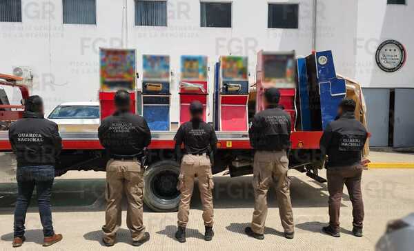 FGR asegura 12 tragamonedas durante cateo en Centro