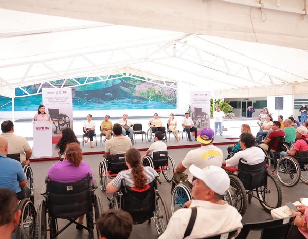 Centro entrega sillas de ruedas adaptadas a 20 personas