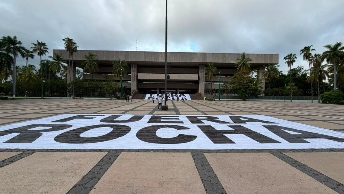 Ciudadanos y empresarios exigen salida de Rocha Moya en Sinaloa