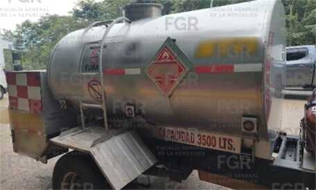 Aseguran 3 mil litros de turbosina en Huimanguillo