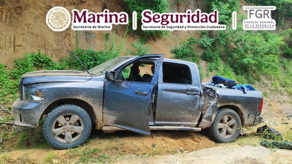 Aseguran arsenal, explosivos y droga en operativo en Sinaloa