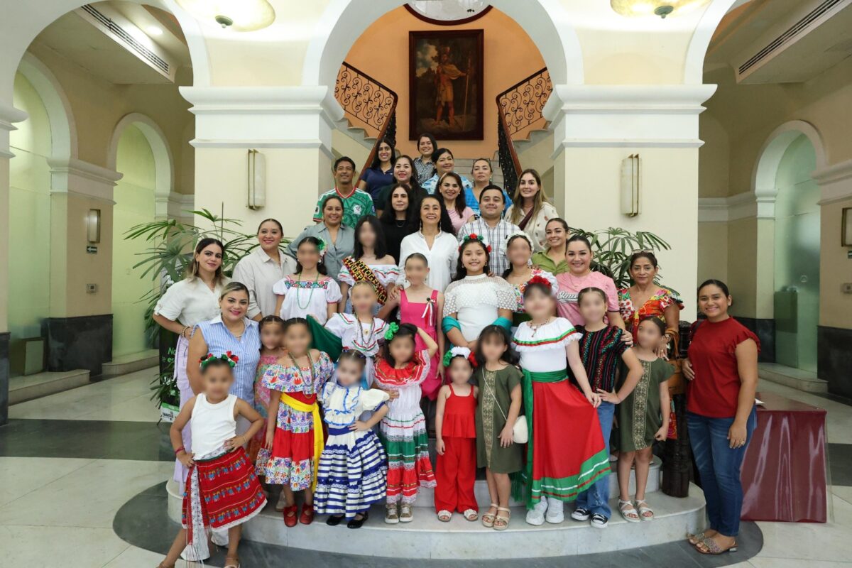 Aspirantes a Niña Independencia DIF Tabasco 2026 conocen el Palacio de Gobierno