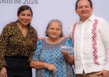 Yucatán entrega más de 2 mil apoyos visuales y auditivos