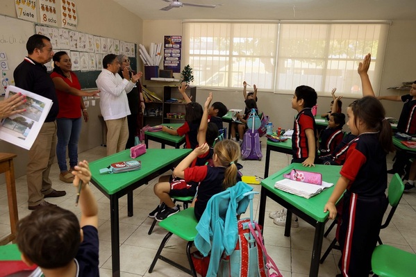 Más de 410 mil alumnos regresan a clases en Yucatán