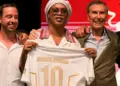 Ronaldinho sale del retiro y vuelve al futbol en Italia