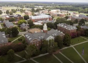 Tiroteo deja cinco heridos en universidad de Virginia