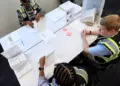 Trump lleva a la Corte Suprema restricciones al voto por correo