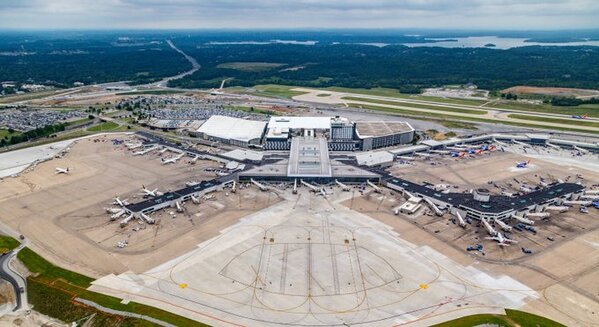 Aeropuerto de Nashville llevará el legado de Dolly Parton