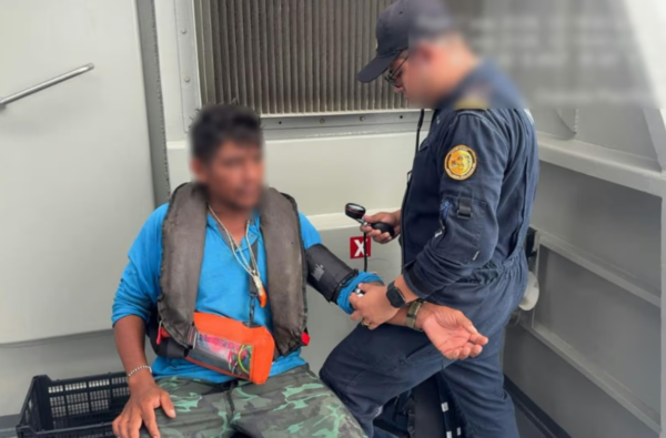 Rescatan a pescador tras ocho días a la deriva en Oaxaca