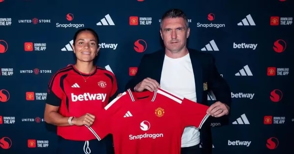 Rebeca Bernal hace historia y ficha con Manchester United