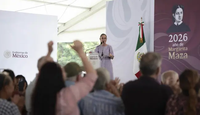 Colima, Colima, Colima, México, 5 de septiembre de 2026. 
La doctora Claudia Sheinbaum Pardo, presidenta Constitucional de los Estados Unidos Mexicanos en Honestidad y resultados en Colima. La acompañan Efraín Morales López, director general de la Comisión Nacional del Agua; Edna Elena Vega, secretaria de Desarrollo, Agrario, Territorial y Urbano; Jesús Antonio Esteva Medina, secretario de Infraestructura, Comunicaciones y Transportes; Indira Vizcaíno Silva, gobernadora Constitucional del Estado de Colima; Leticia Ramírez Amaya, secretaria del Bienestar; Columba Jazmín López Gutiérrez, secretaria de Agricultura y Desarrollo Rural y Zoé Robledo Aburto, director general del Instituto Mexicano del Seguro Social (IMSS). 
Foto: Gabriel Monroy / Presidencia