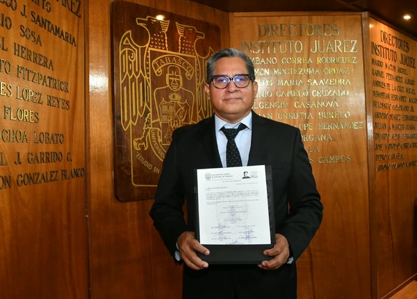Lucas López Segovia asume dirección de Ciencias Básicas de la UJAT