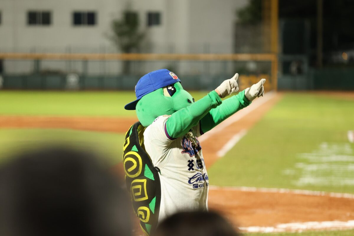 Olmecas acercan la fiesta de la Serie del Rey a su afición