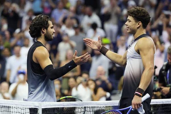 Shelton sorprende a Alcaraz y lo elimina del US Open