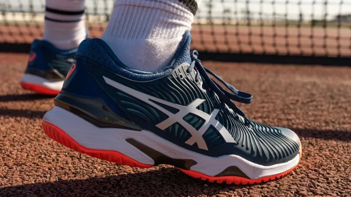 Tenis Asics para hombre: la tendencia retro que domina el estilo casual