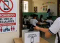 Restringirán el uso de celulares en escuelas de Tabasco