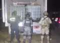 Olor a combustible delata camión robado con 2 mil litros de presunto huachicol