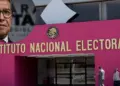 Monreal pide investigar contratos del INE y descarta encubrir irregularidades