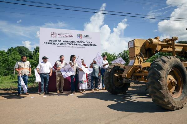 Díaz Mena entrega carretera en el sur de Yucatán